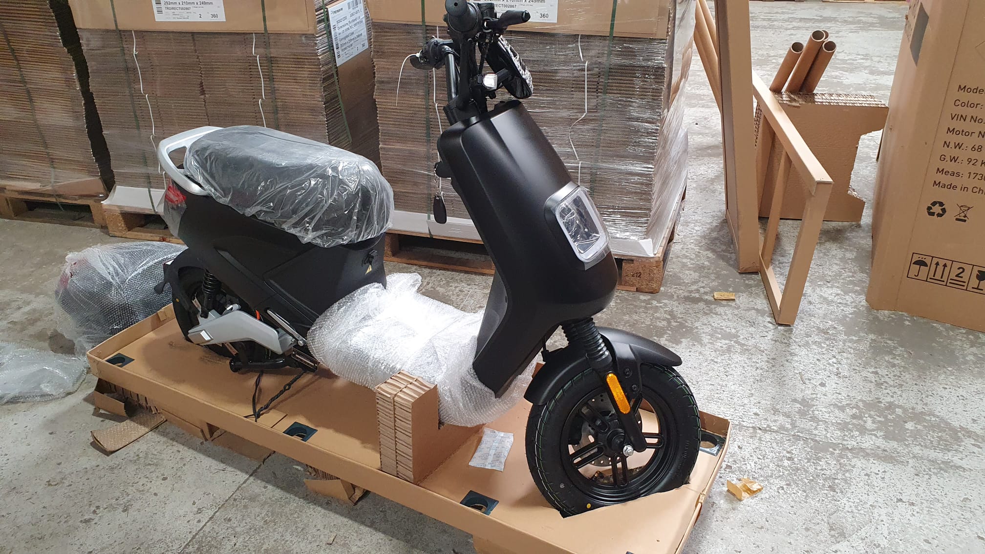 Brand New LVN MOTO LX04 Electric Motorcycle; Motor Power: 1.44kw Bosch Motor; Max Speed 45km/h; Max - photo 1