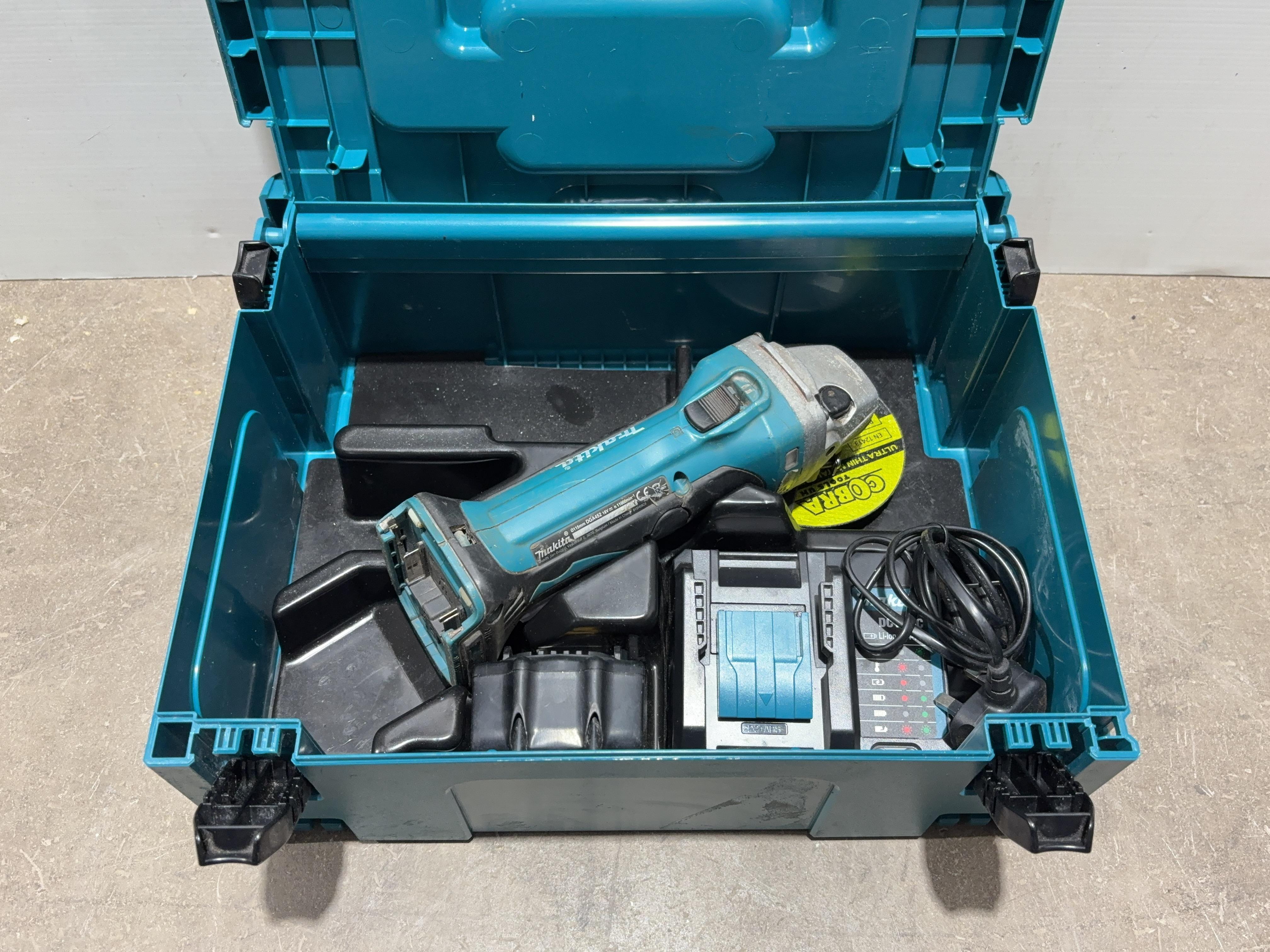 Makita DGA452 cordless angle grinder in carry case with 1 x battery and 1 x charger - photo 1
