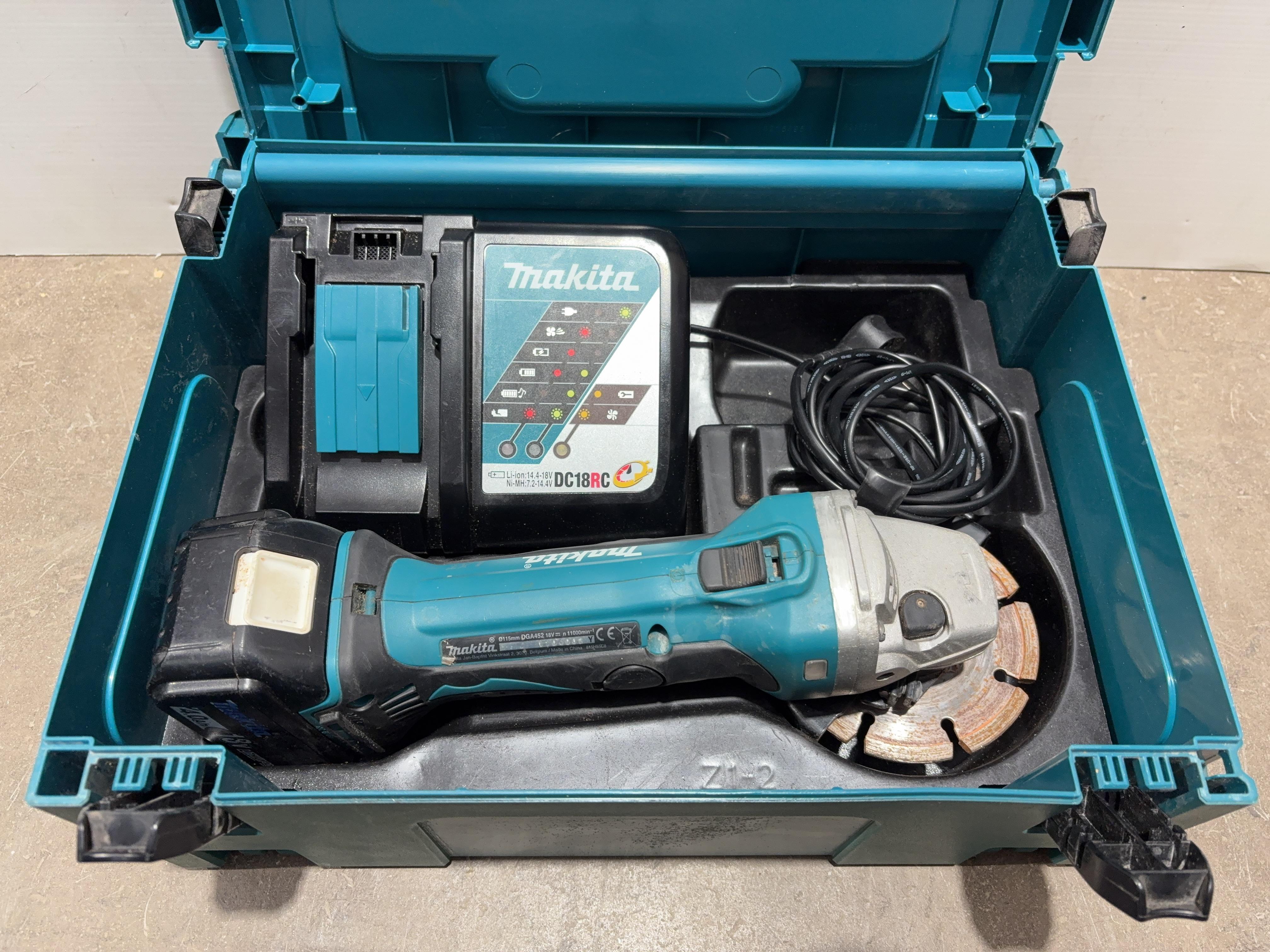Makita DGA452 cordless angle grinder in carry case with 1 x battery and 1 x charger - photo 1