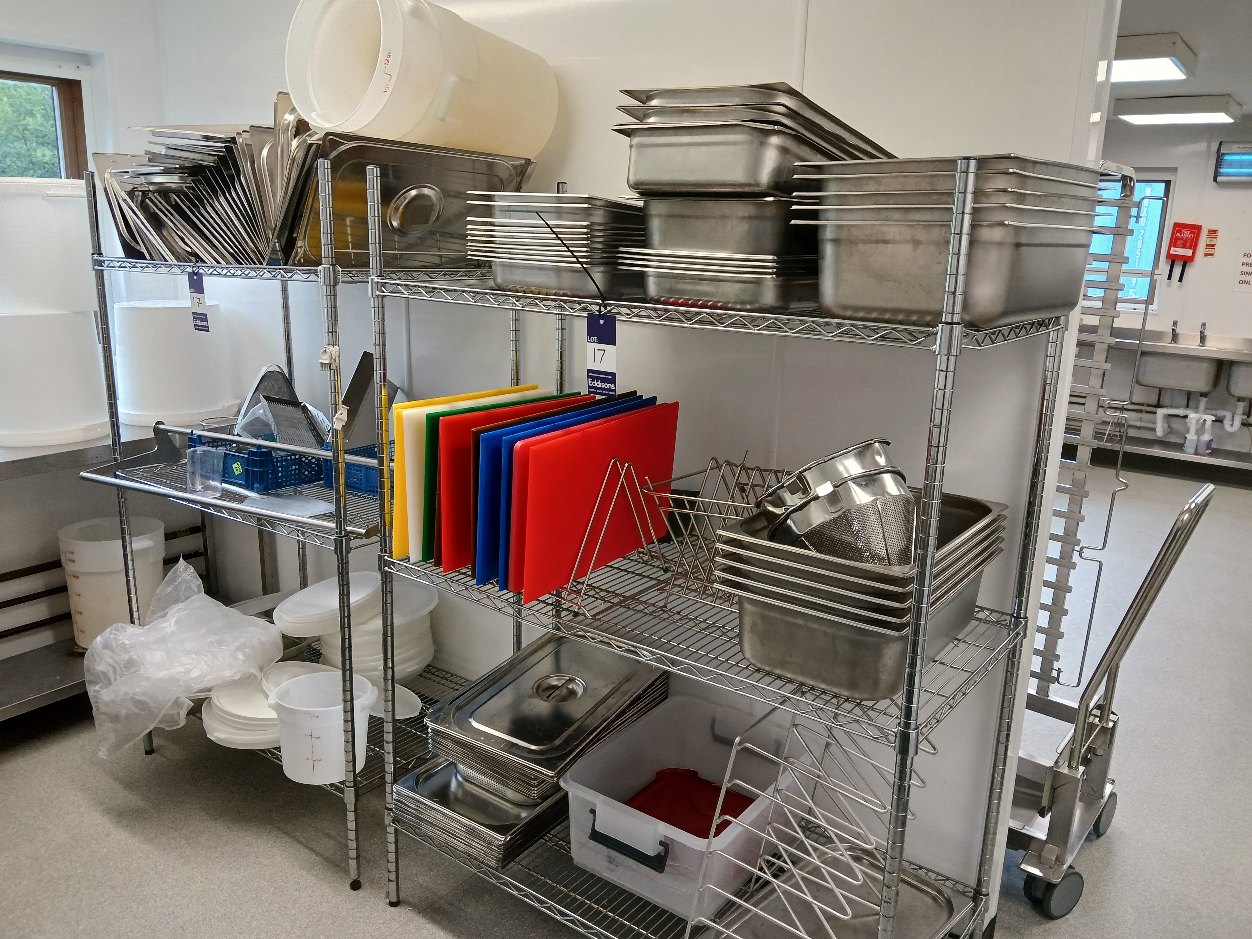 2 x Chrome Wire Shelving Units (1 x 100W and 1 x 1200W) and Contents, to include assortment of kitch - photo 1