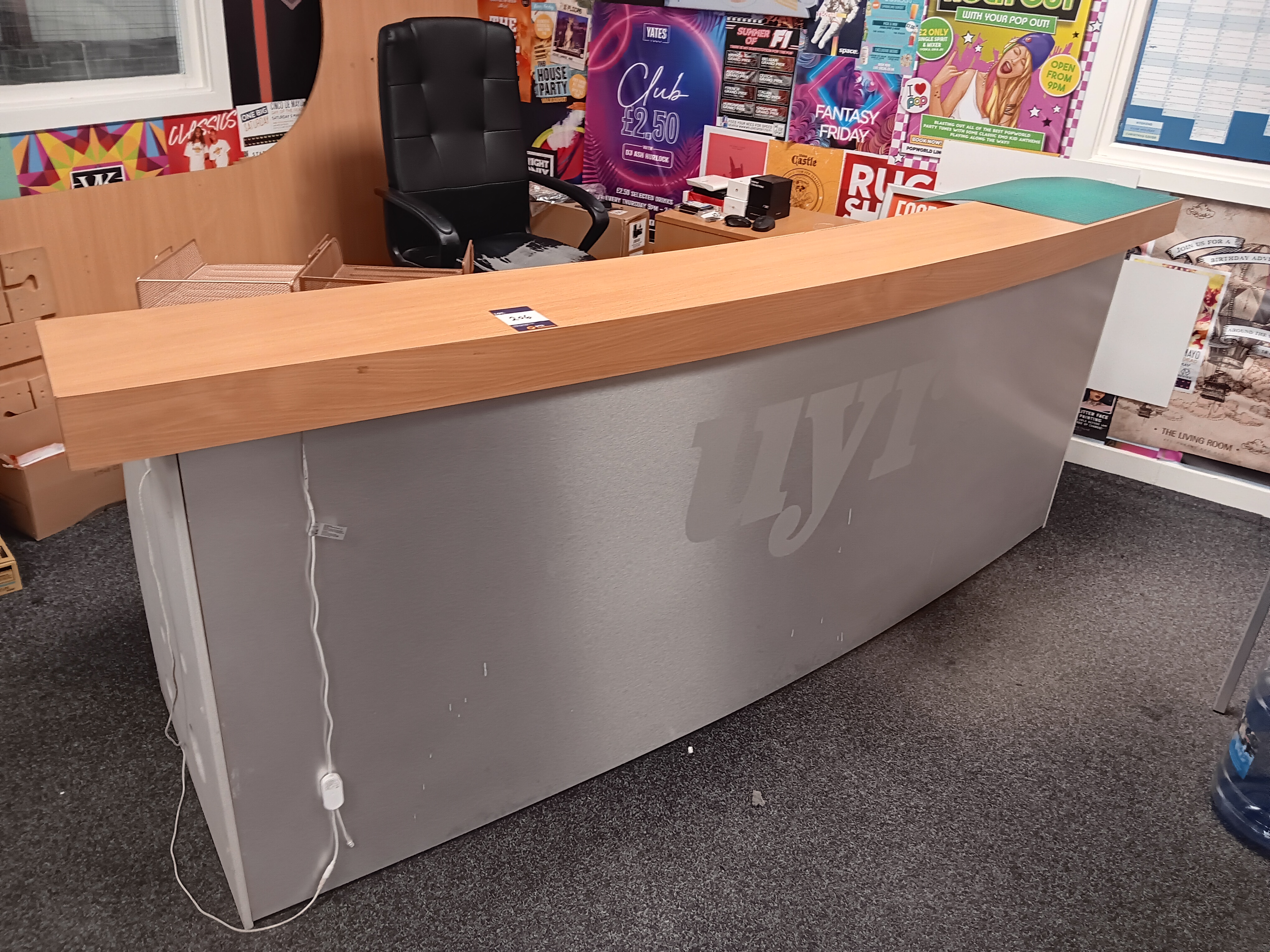 Reception desk with 2 drawer pedestal, 2600mm (w) x 1000mm (d) x 1300mm (h) - photo 1
