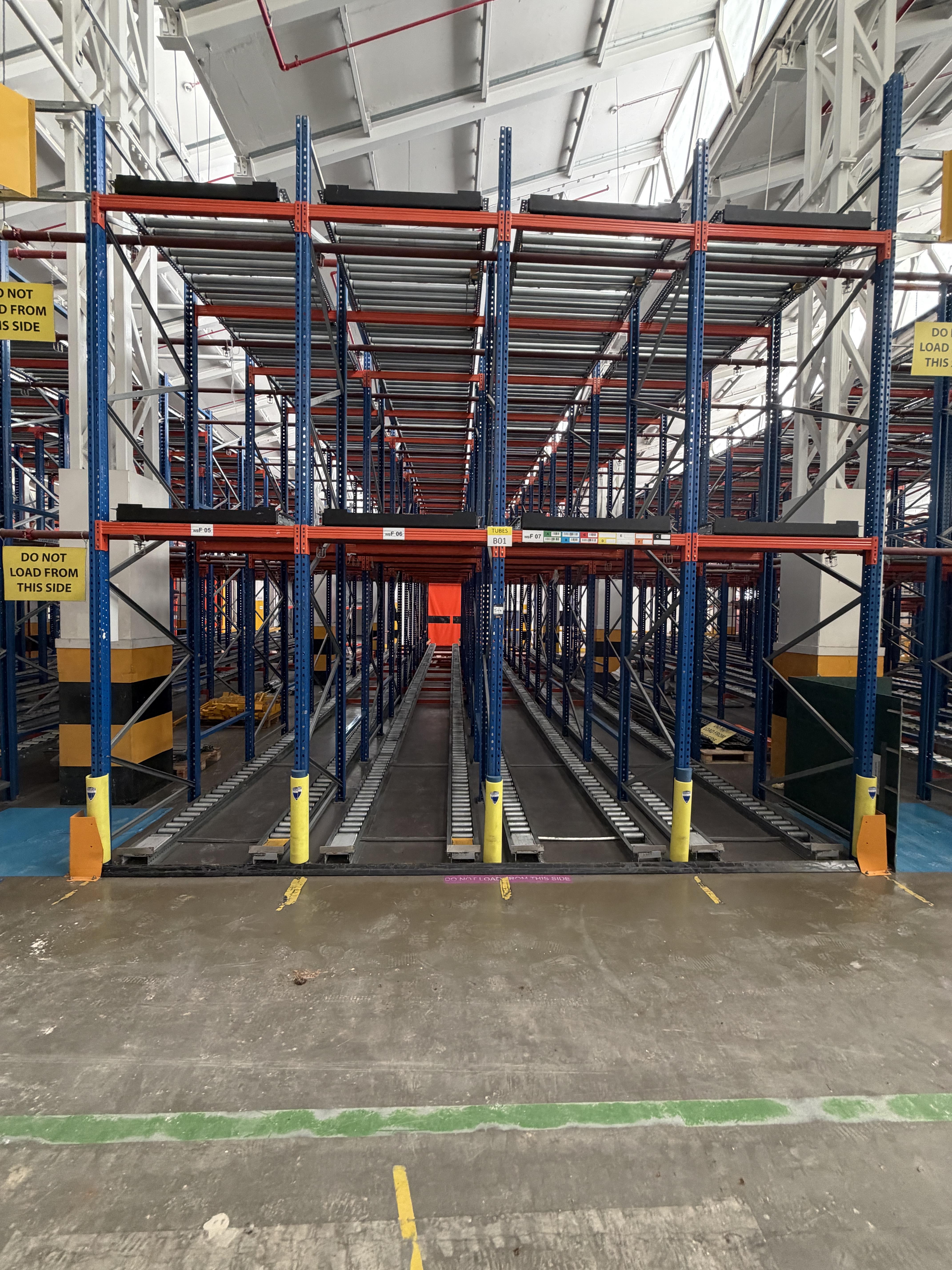 Dynamic Live Gravity Pallet Racking System by SCC. Deep gravity rollers approx. 16.5 metres, 12 lane - photo 1
