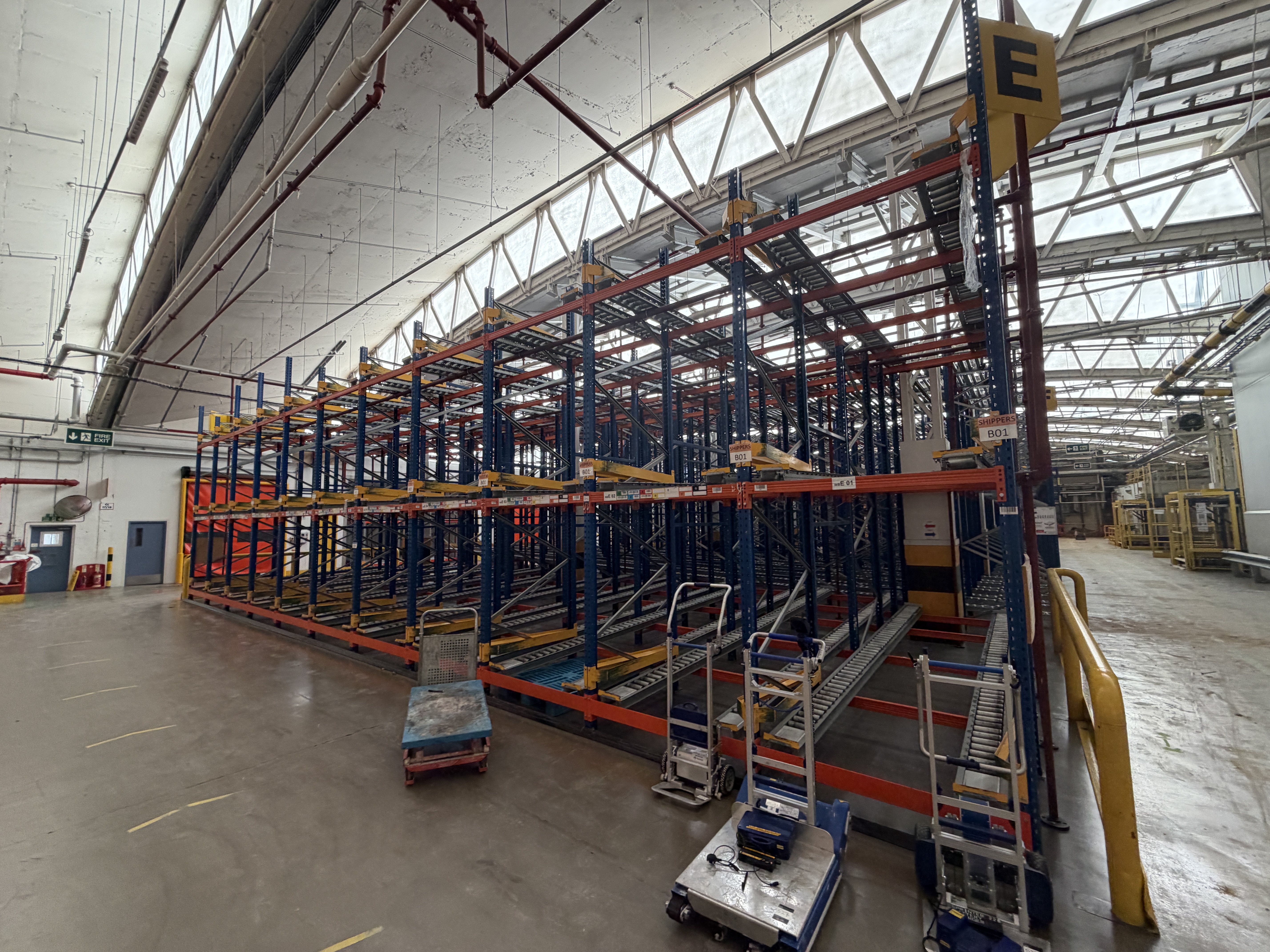 Dynamic Live Gravity Pallet Racking System by SCC, based on 11 bays x 3 levels x 3 pallet spaces 132 - photo 1