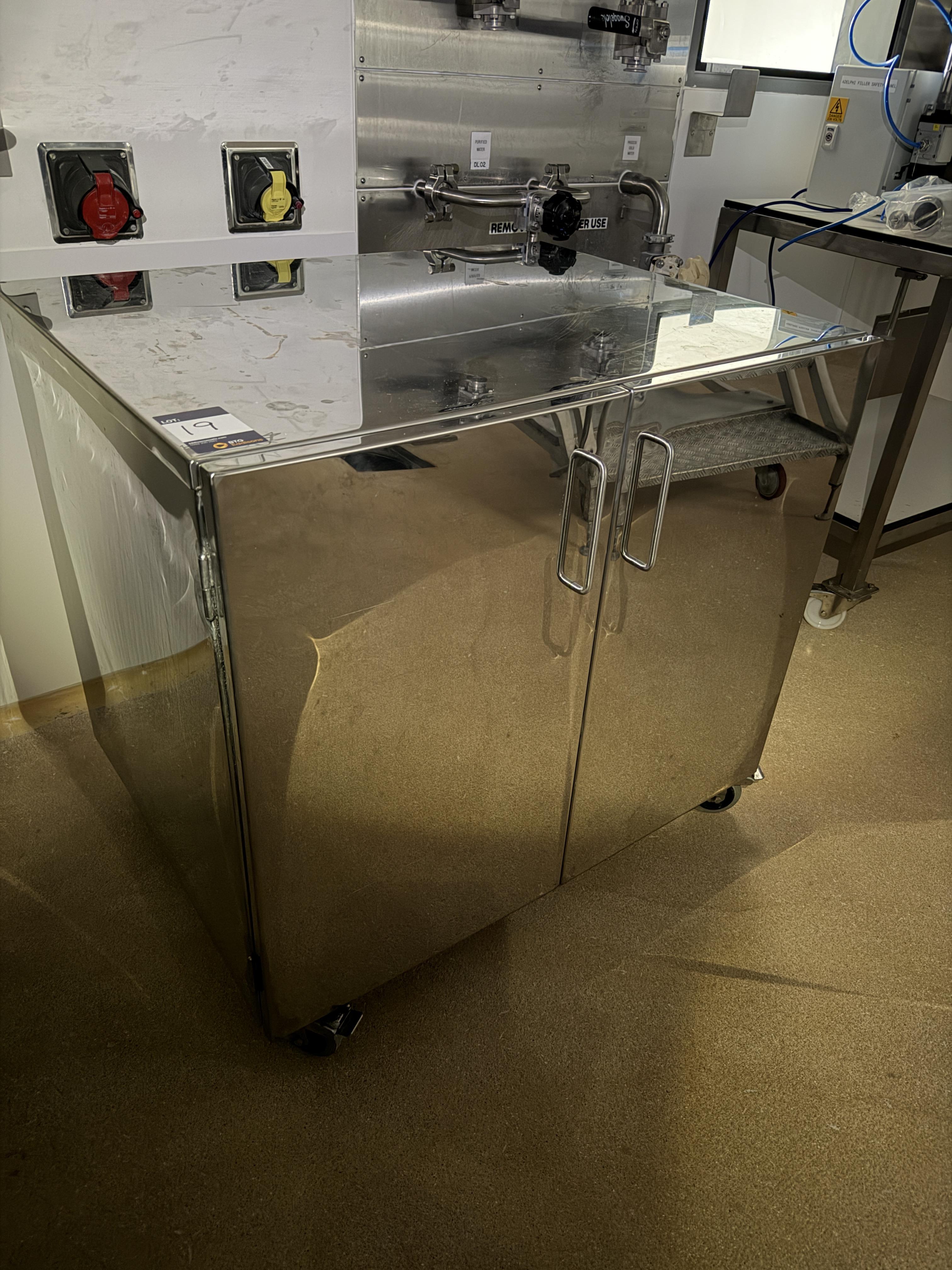 SS High Gloss cabinet and store. Mobile. 3 x pull out shelves on rollers. Magnatic door catches. 95 - photo 1