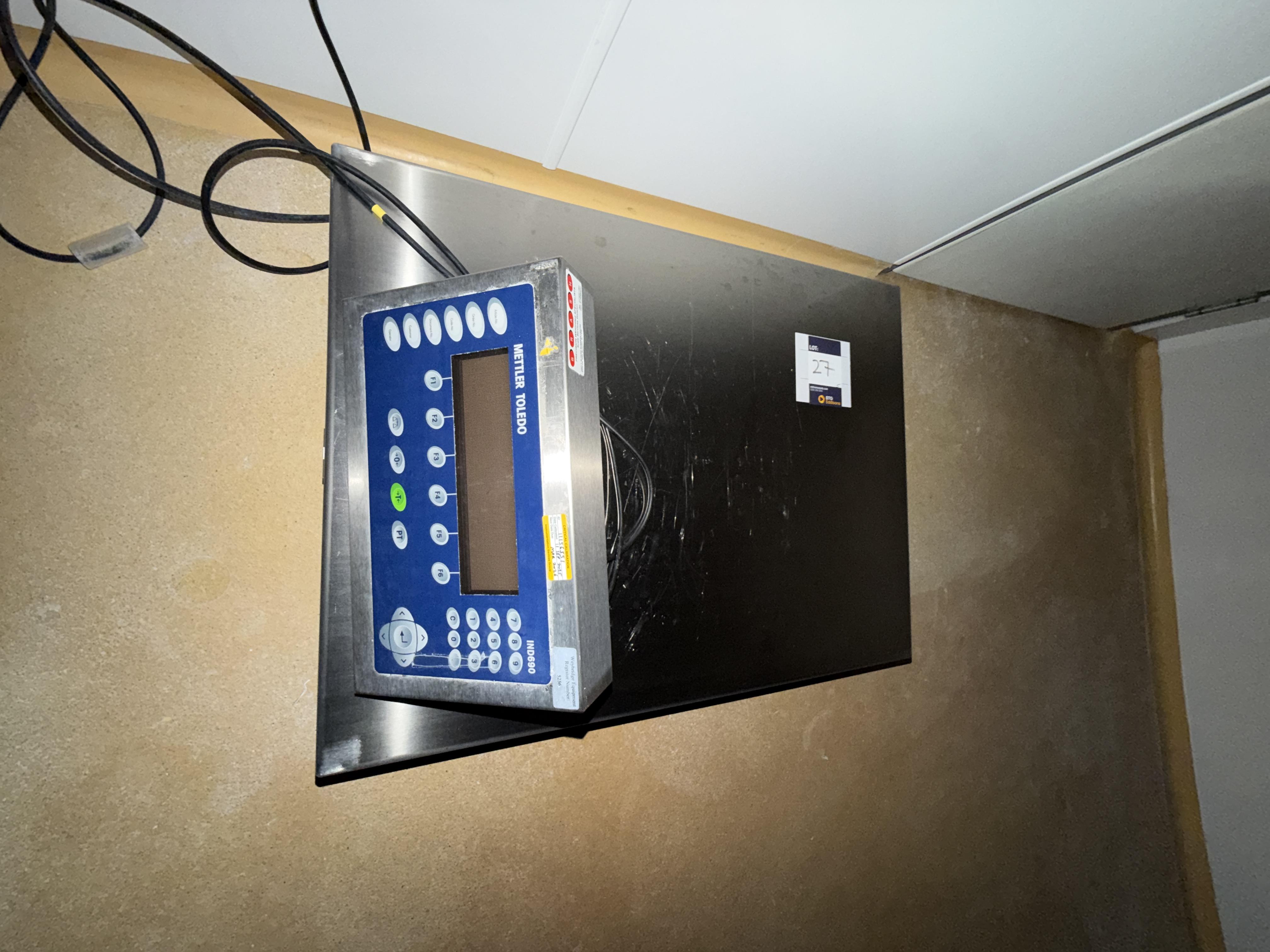 Mettler Toledo Scales. Model IND690 Desk. SN 3268715. YOM 2011. Scale 80 x 60. This lot is Buyer to - photo 1