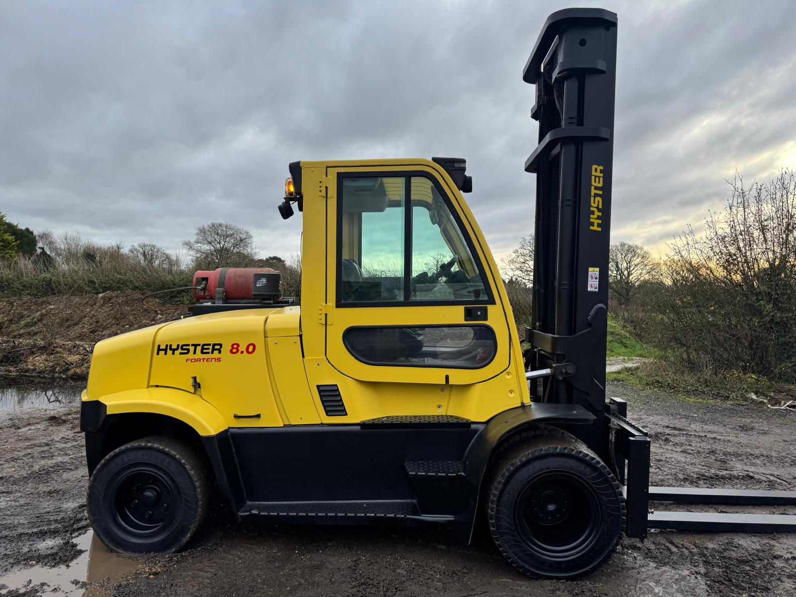 2015 Hyster 8 Tonne Gas Forklift, Only 4210 Hours, 4565mm Lift, Spare 3rd & 4th Service - photo 1