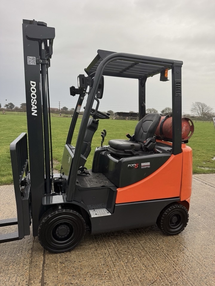 2020 Doosan 2 Tonne Gas Forklift, 3.7m Mast with Side Shift - photo 1