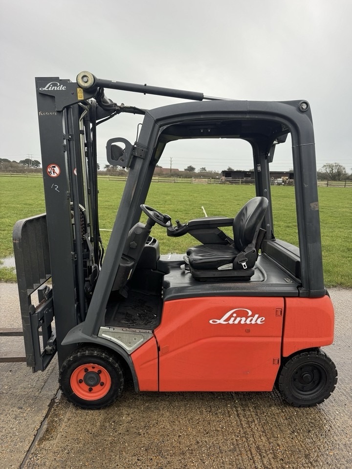 2008 Linde 1.6 Tonne Electric Forklift, Container Spec, 4.6m Mast with Side Shift - photo 1