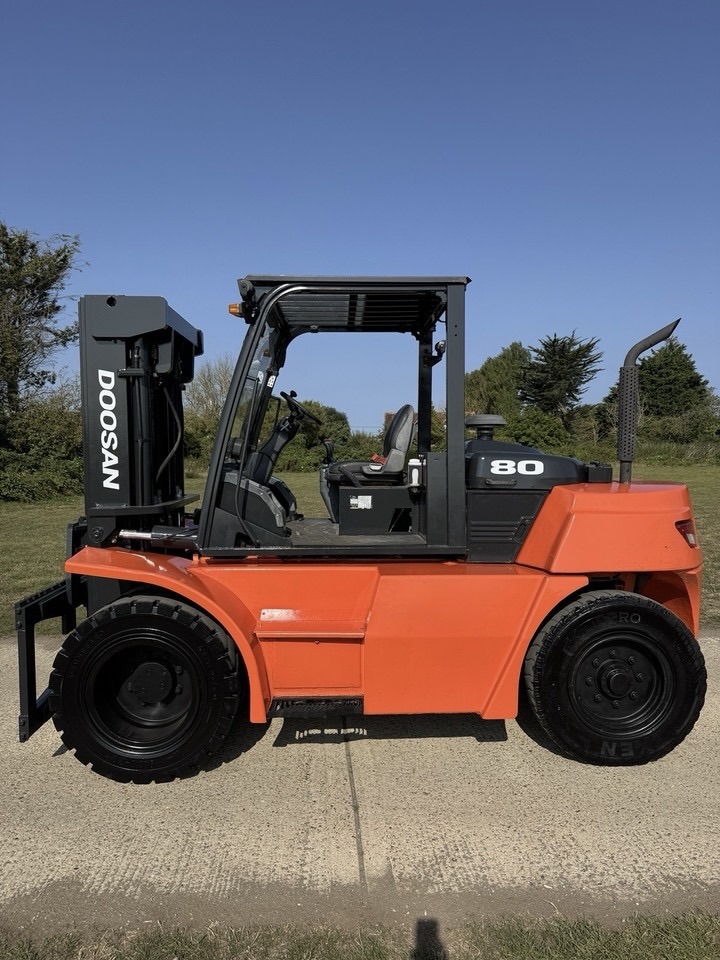 2018 Doosan 8 Tonne Diesel Forklift Truck Triple Mast , 7157 Hours - photo 1