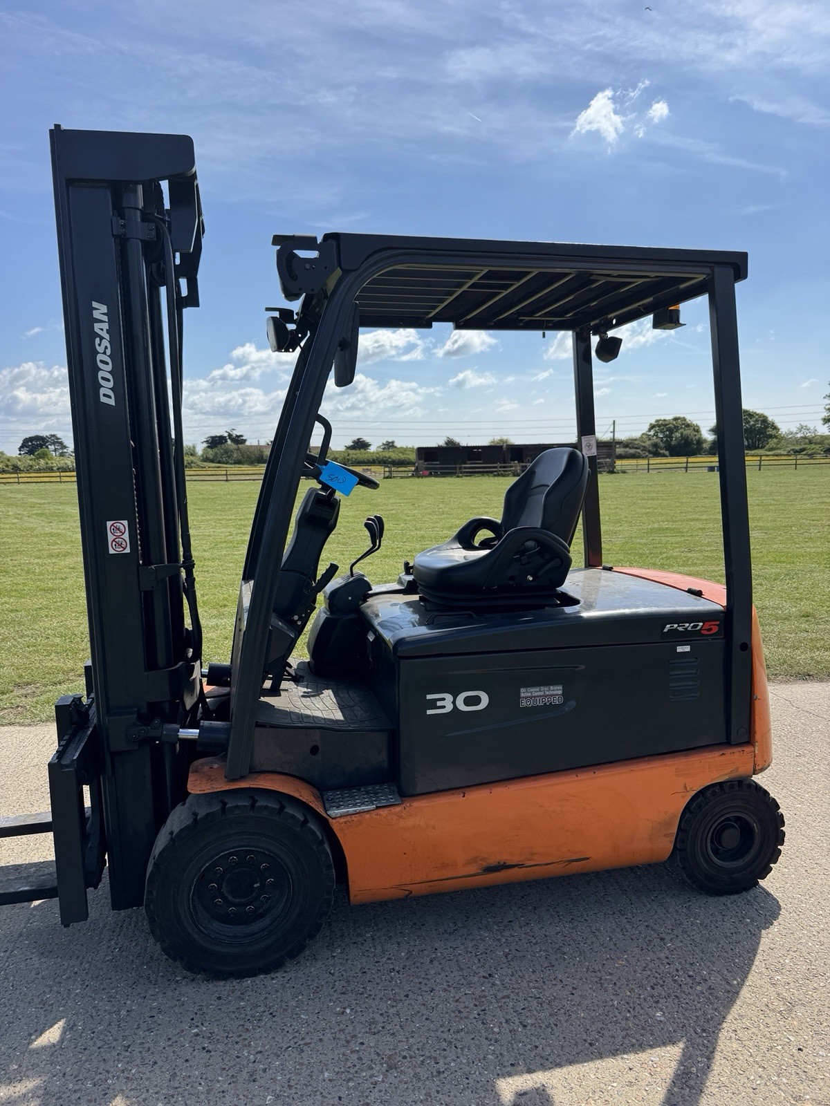 Doosan B30 PRO5 3 Tonne Electric Forklift Truck, 4 Wheel, 3495 Hours - photo 1