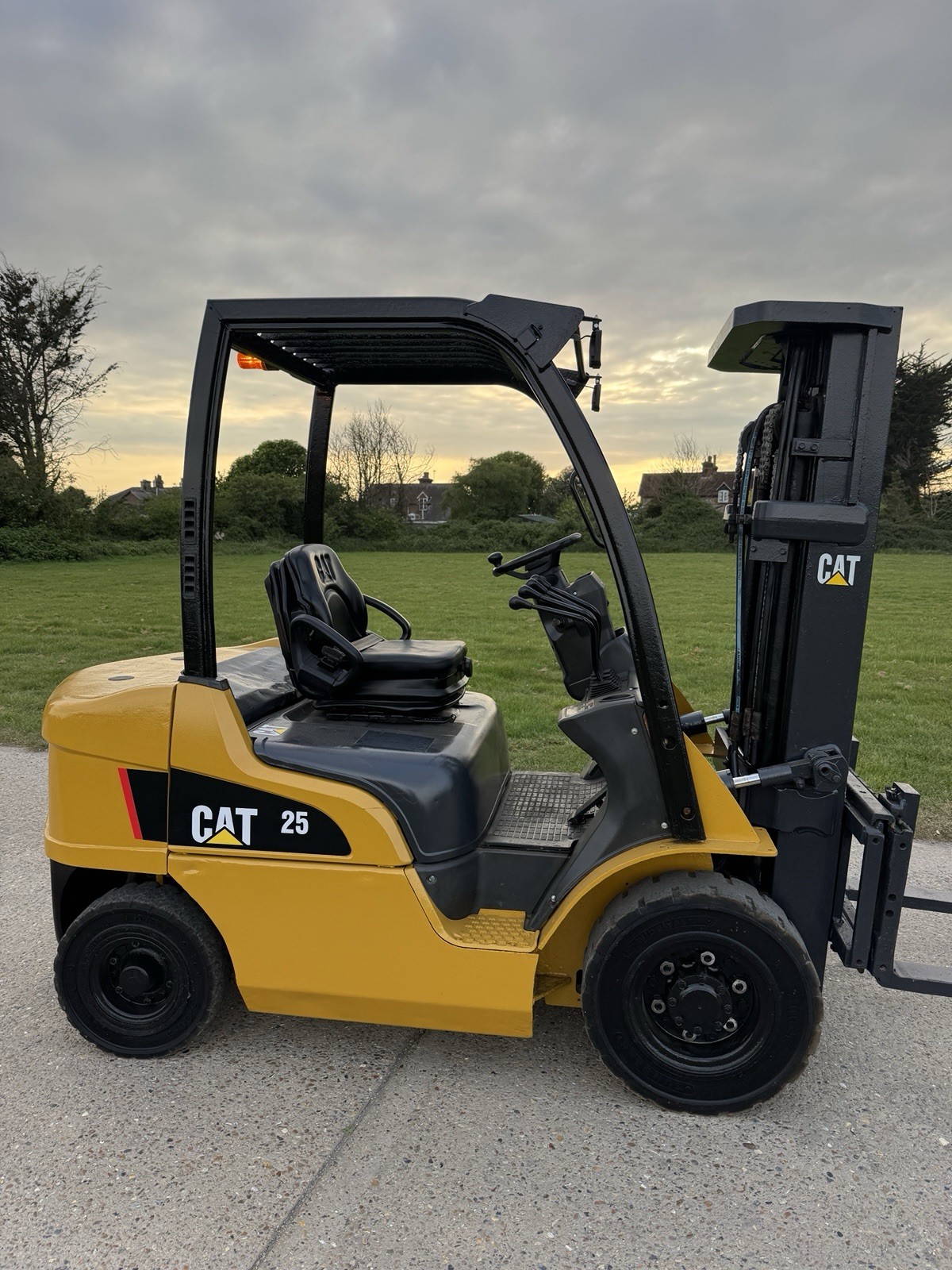 2015 Caterpillar DP25 2.5 Tonne Diesel Forklift Truck With Only 3000 Hours From New - photo 1