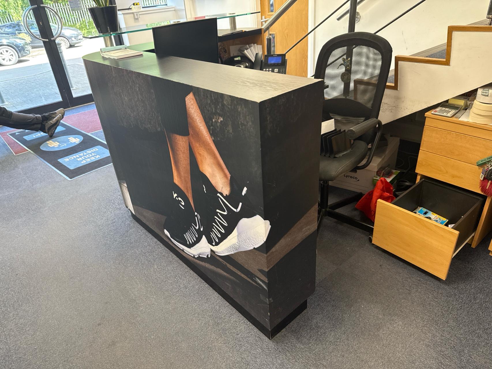 Reception Desk - photo 1