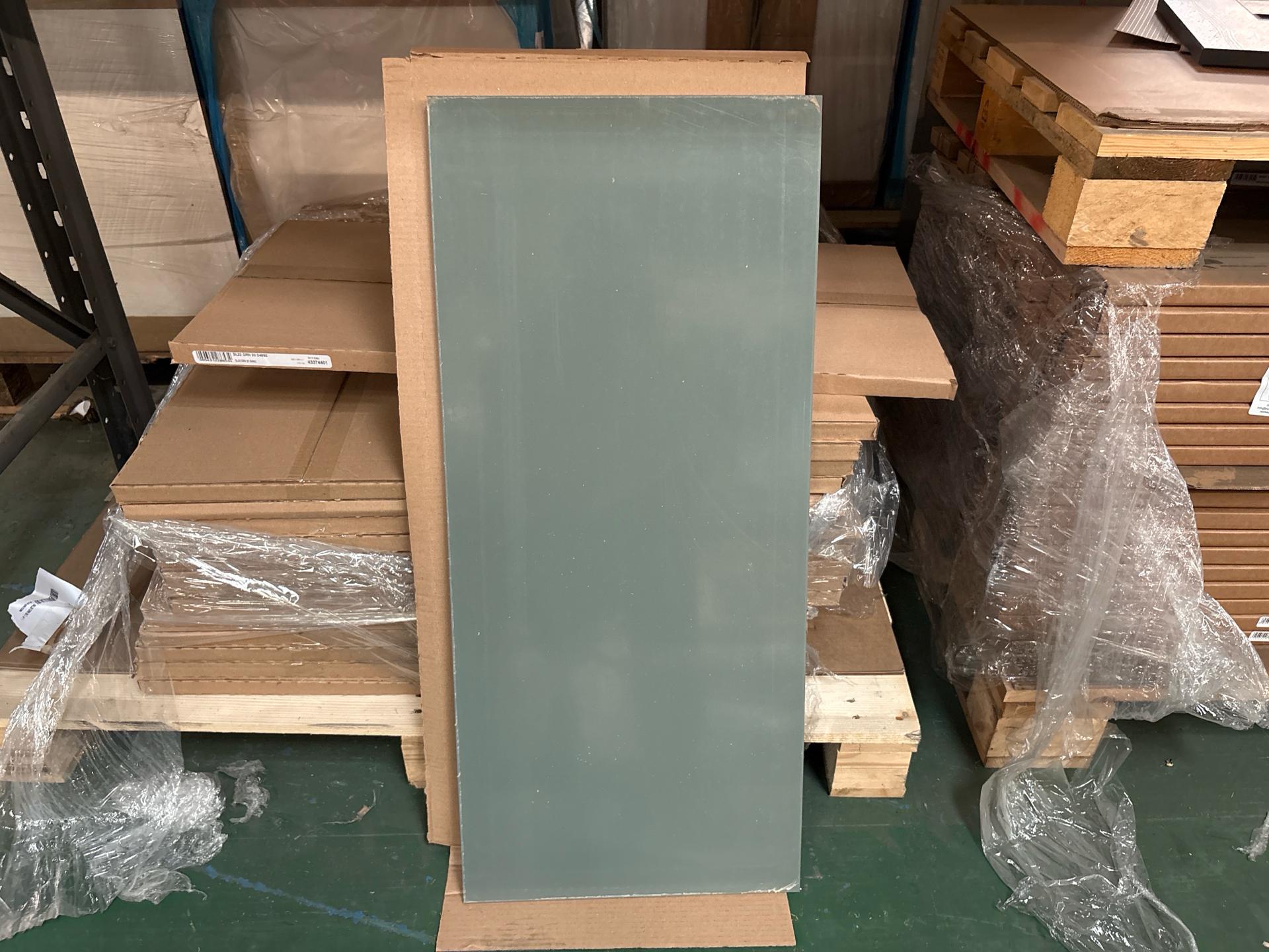 Job Lot of 11 x Laurel Green Kitchen Cabinet Front Door 400mm x 892mm - 43374401 - photo 1