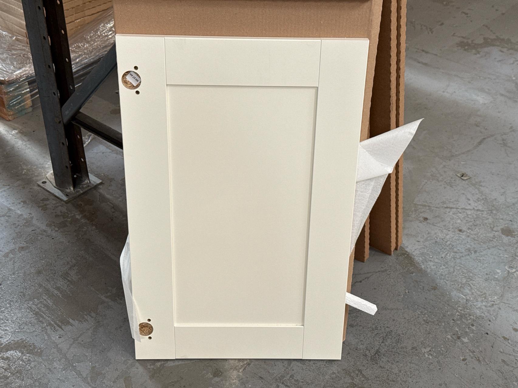 Job Lot of 80 x Cream Kitchen Cabinet Front Door 450mm x 700mm - 62629808 - photo 1