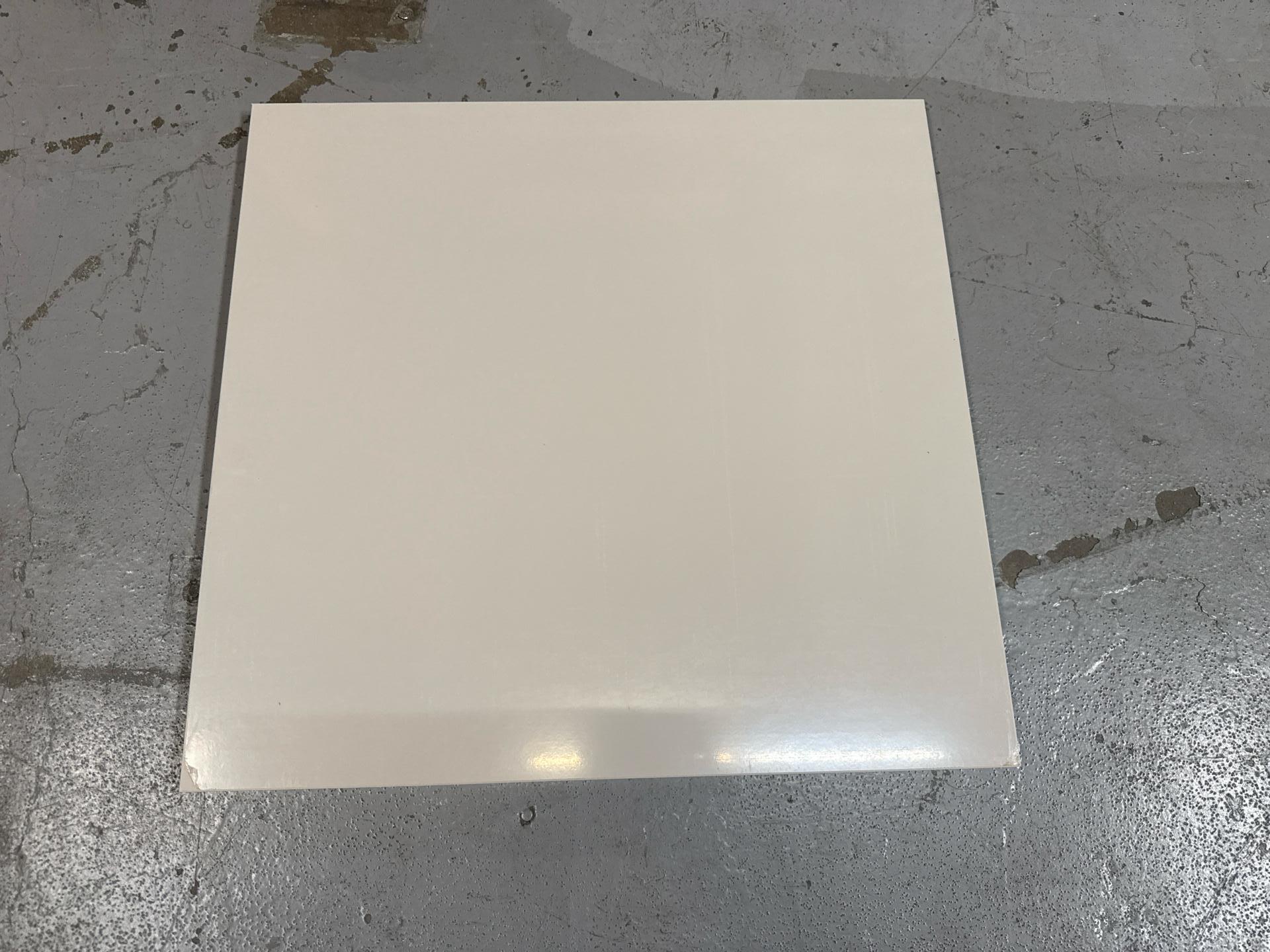 Job Lot of 20 x Pebble Kitchen Cabinet Front Door 600mm x 572mm - 22222604 - photo 1