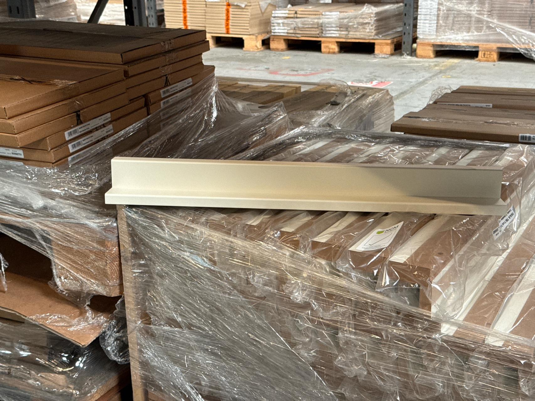 Job Lot of 58 x Cream Floor Corner Post 700mm - 62606803 - photo 1