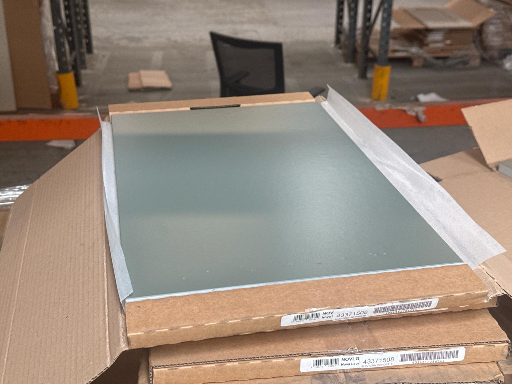 Job Lot of 25 x Laurel Green Kitchen Cabinet Drawer Front 500mm x 316mm - 43371508 - photo 1