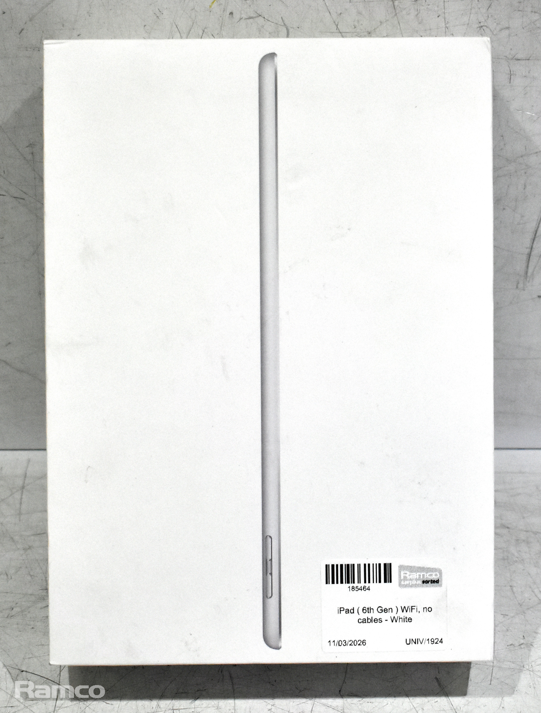 Apple iPad (6th gen) WiFi - no cables - white - photo 1