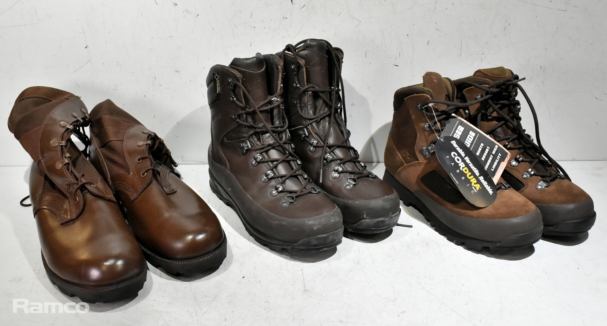 50x pairs of grade 1 various combat boots - may include - Magnum, YDS, Haix - mixed sizes - photo 1