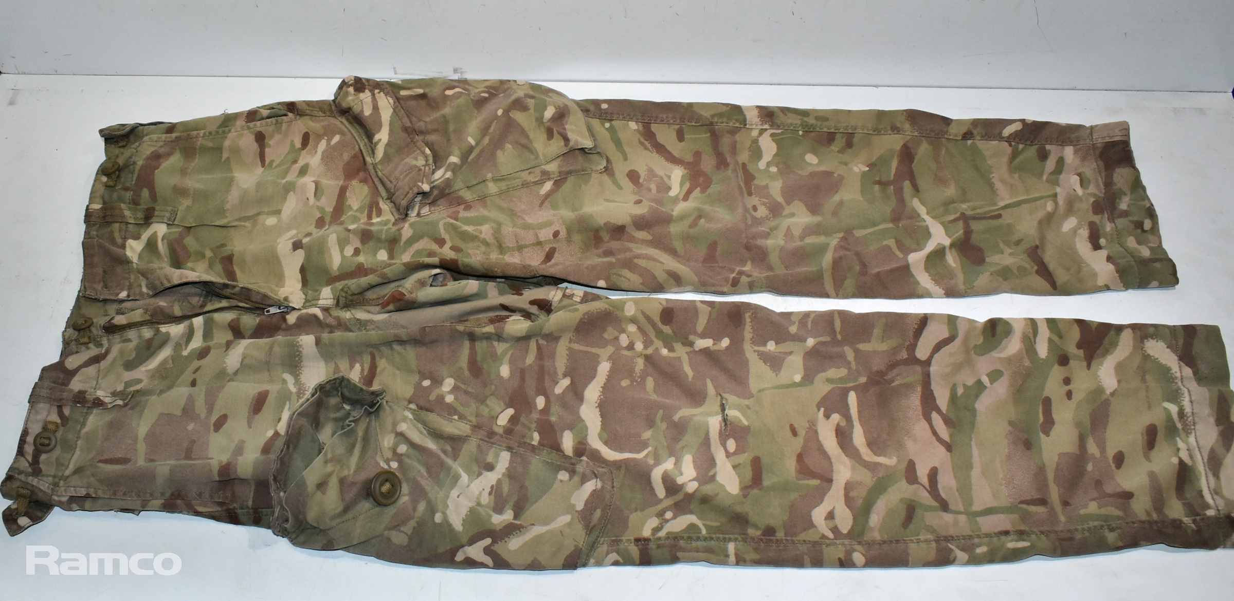 Various types of ex-military camo clothing - may include accessories - 188kg – may require repair - photo 1