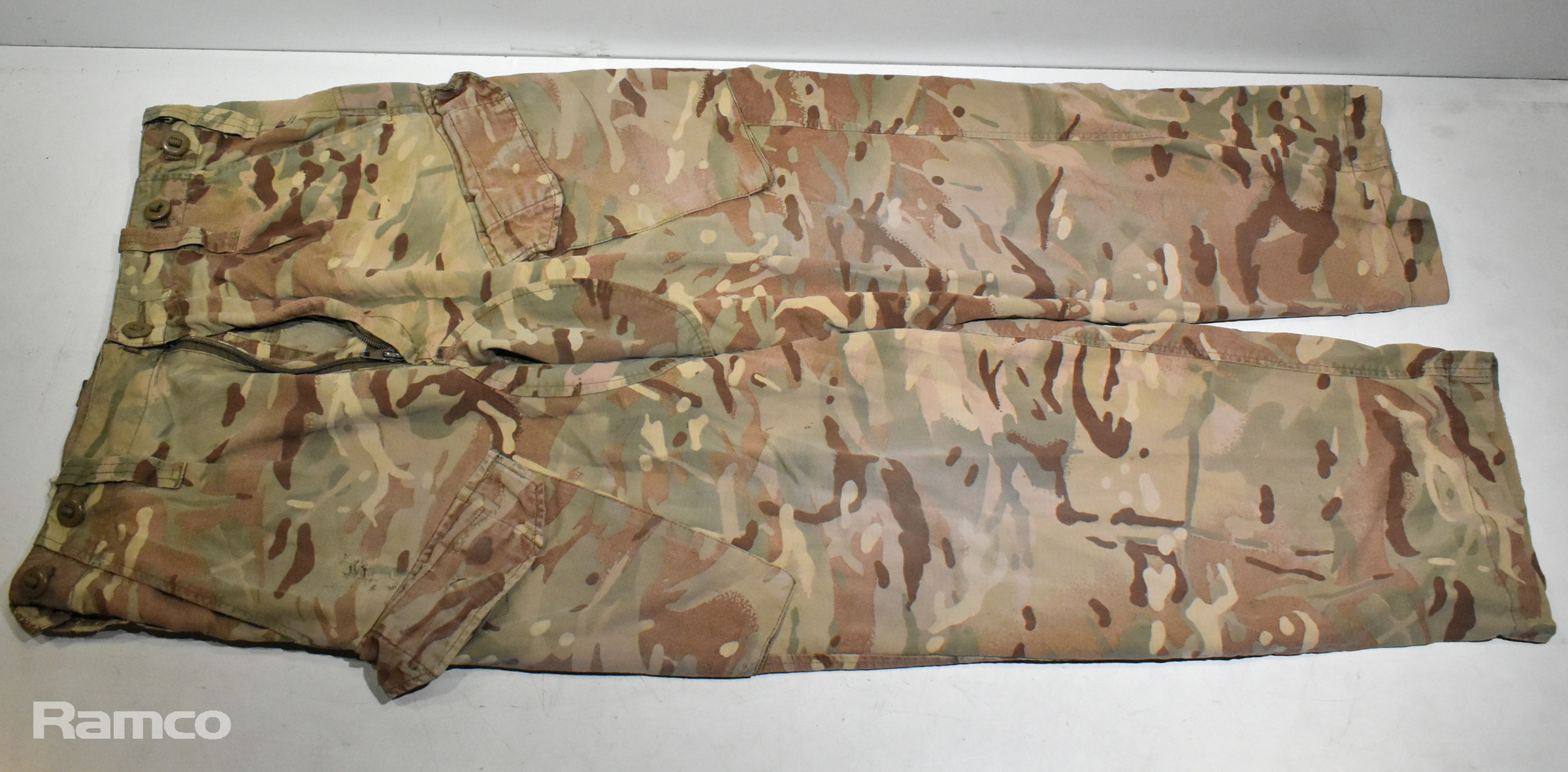 Various types of ex-military camo clothing - may include accessories - 207kg – may require repair - photo 1