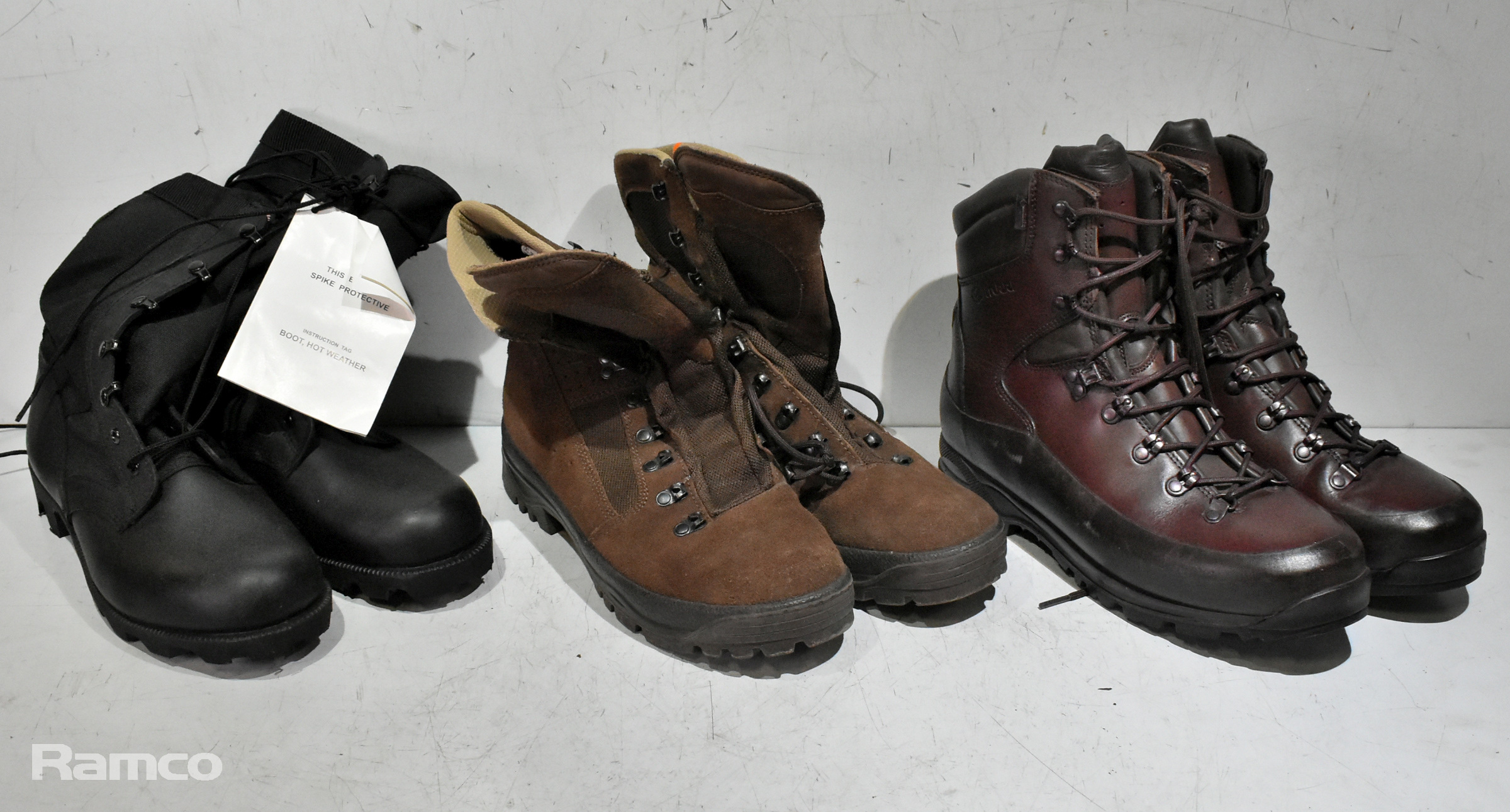 50x pairs of grade 1 various combat boots - may include - Magnum, YDS, Haix - mixed sizes - photo 1