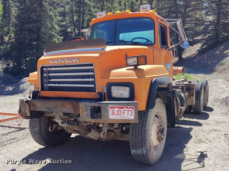 1999 Mack RD6 Truck Cab And Chassis