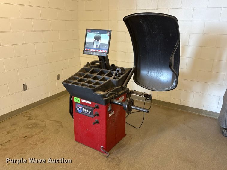 2014 Coats Proride Diagnostic Tire Balancing Machine