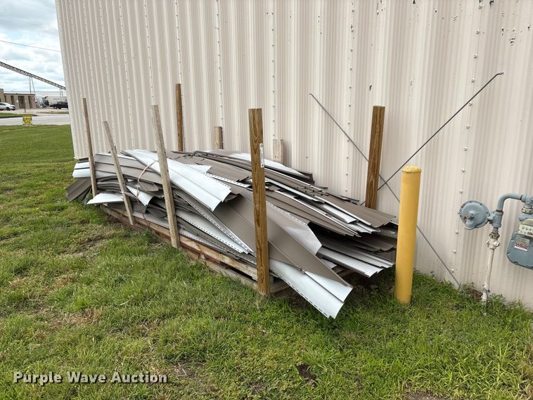 Approximately (20) Pieces Of Vinyl Siding