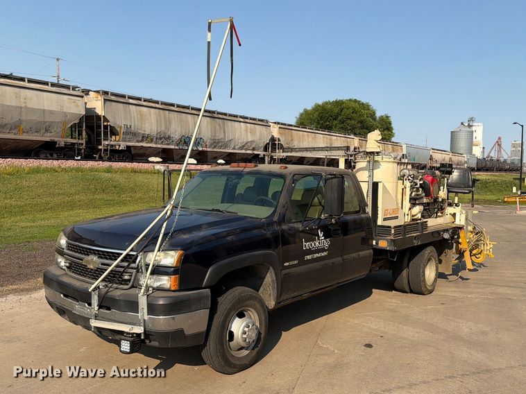 2006 Chevrolet Silverado 3500 Flatbed Pickup Truck