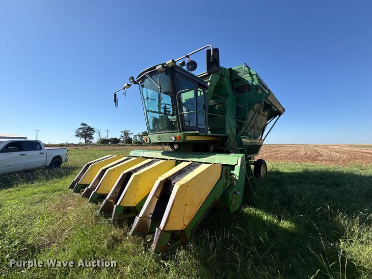 1991 John Deere 7445 Cotton Stripper