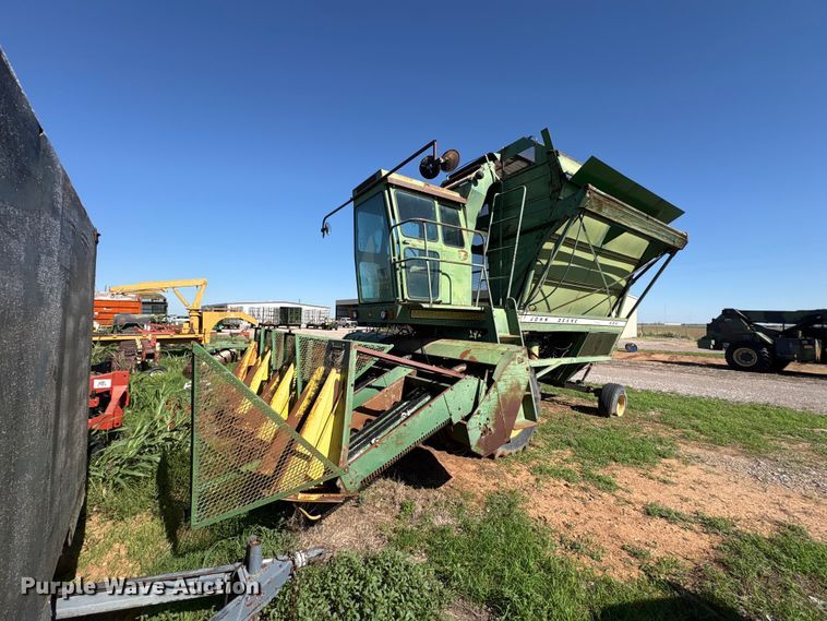 John Deere 484 Cotton Stripper