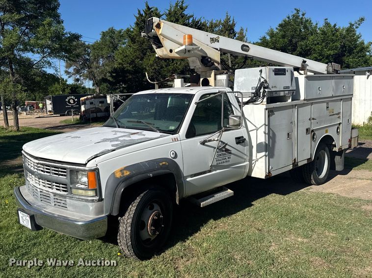 2002 Chevrolet GMT-400 Bucket Truck