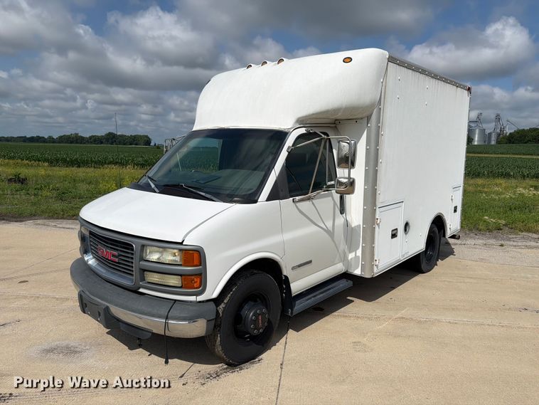 2002 GMC Savana Box Truck