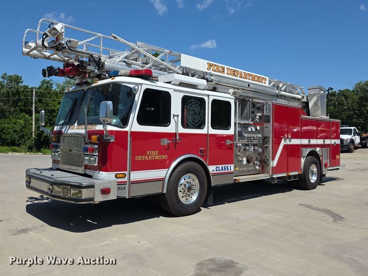 2005 E-One Ladder Fire Truck