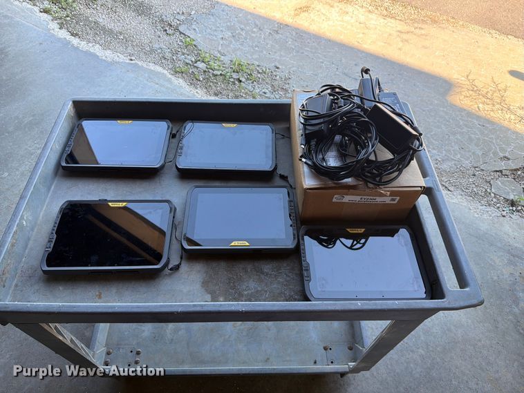 (5) Trimble T100s Tablet Monitors