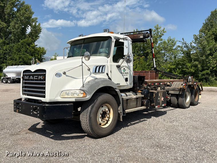 2018 Mack GU813 Roll-Off Container Truck