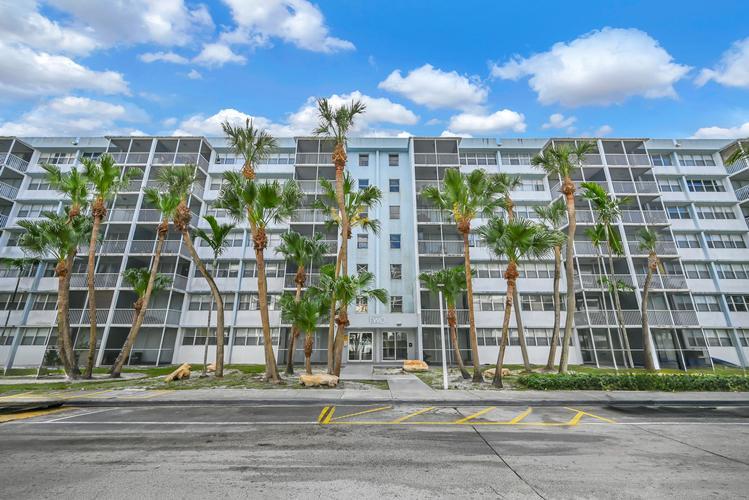 700 NW 214TH ST #321, Miami Gardens, FL