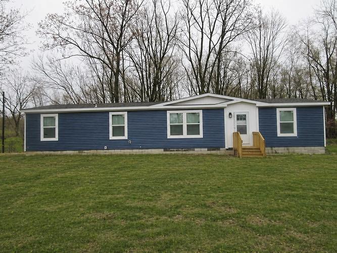 8575 N ROLLIN HWY, ADDISON, MI