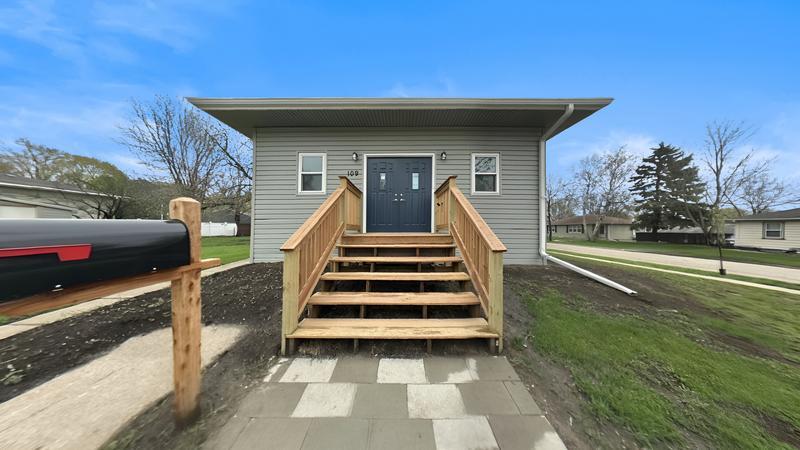 109 S COTTAGE GROVE AVE, LUVERNE, MN