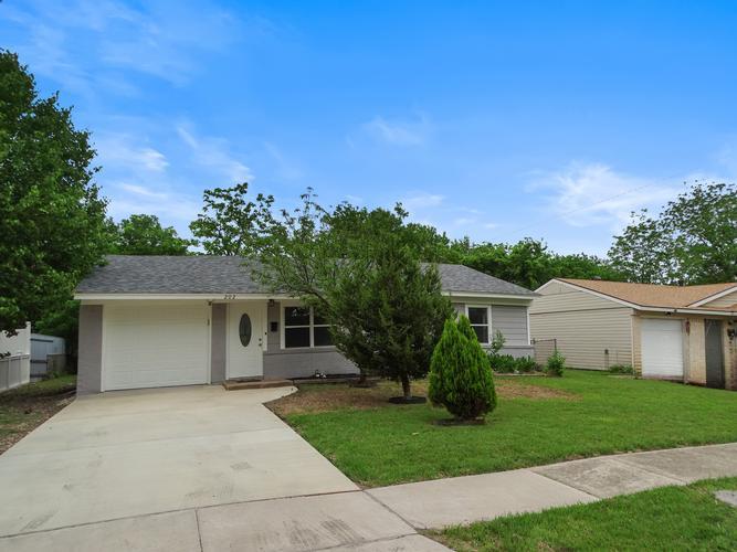 202 E Cober Dr, Grand Prairie, TX