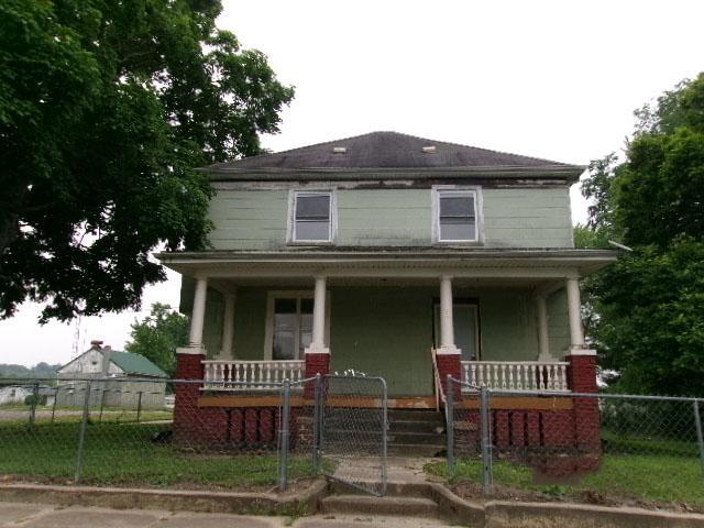 100 W Main St, Ellisville, IL