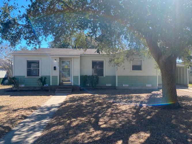 829 E HOFFMAN AVE, Kingsville, TX