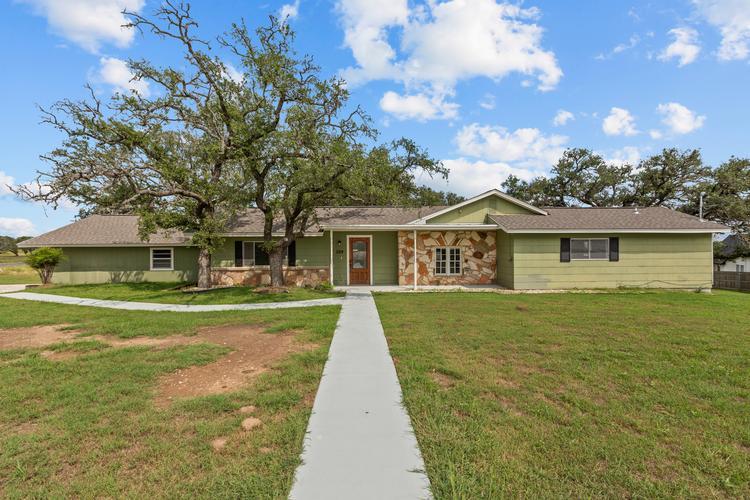 224 W Lower Crabapple Rd, Fredericksburg, TX