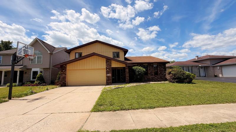 18348 Carriage Ln, Lansing, IL
