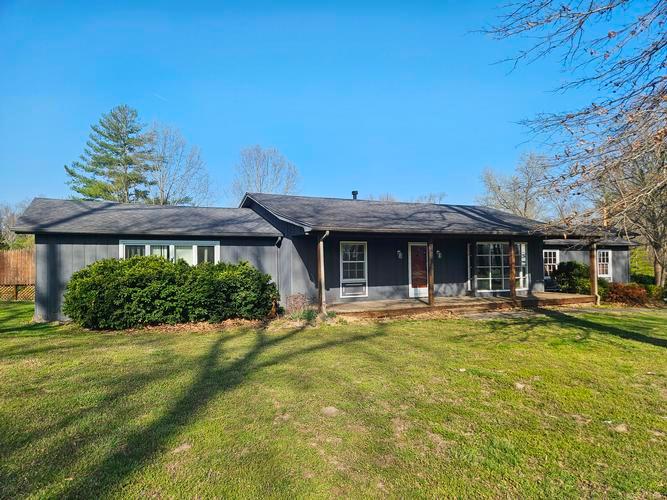 9769 Stuyvesant St, Benton, IL