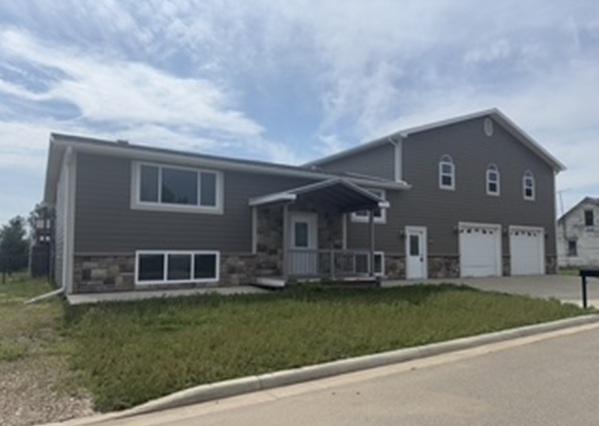 121 W Southern Ave, Plentywood, MT