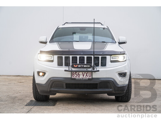 04/2015 Jeep Grand Cherokee Laredo (4x4) WK MY15 4d Wagon Bright White V6 3.6L - photo 1