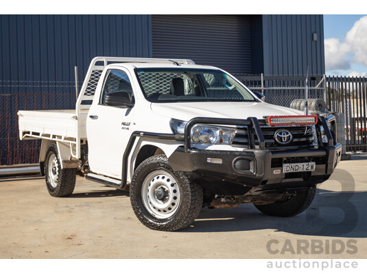 5/2017 Toyota Hilux SR (4x4) GUN126R C/Chas Glacier White Turbo Diesel 2.8L - photo 1