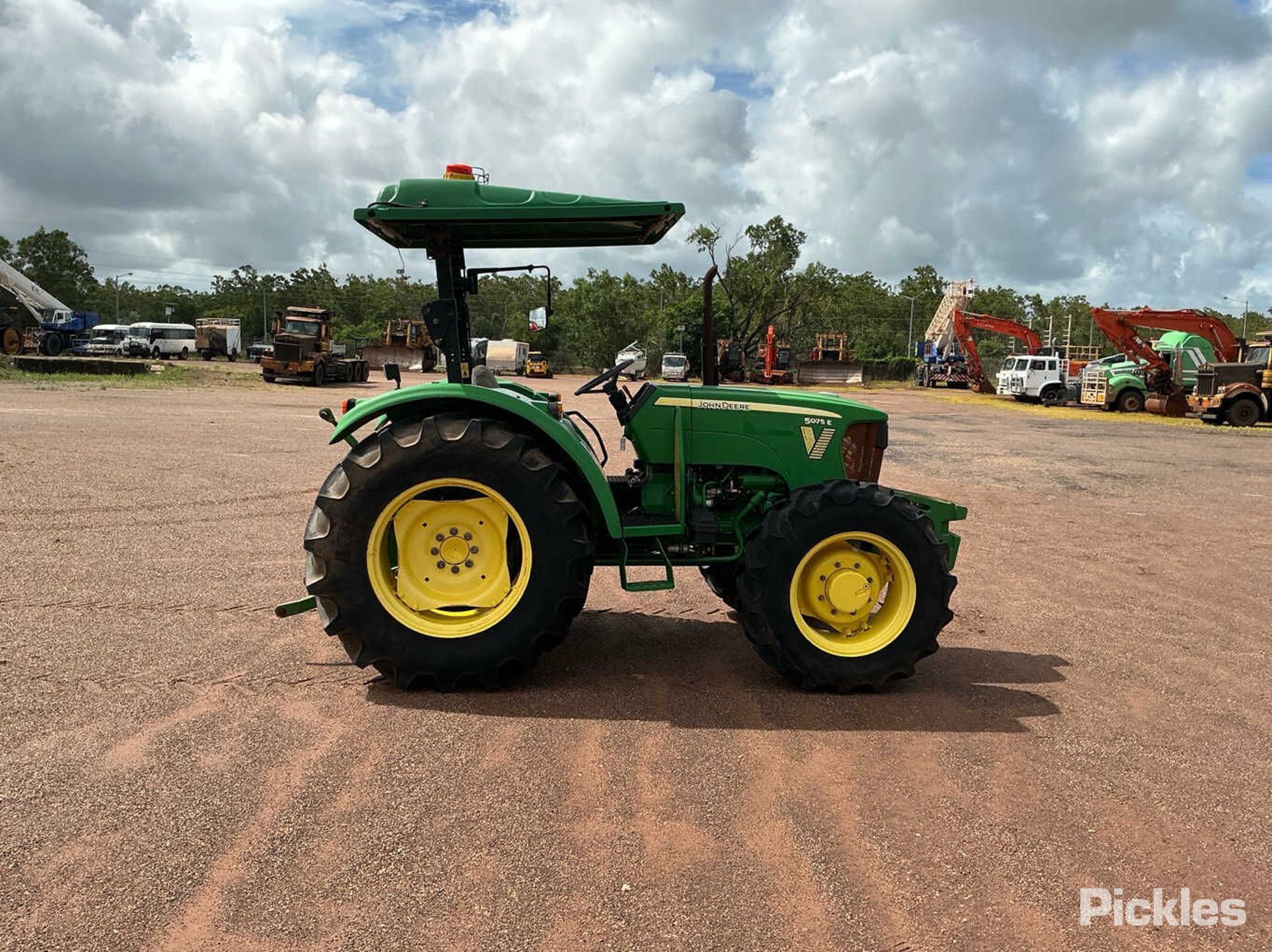 John Deere 5075 E
